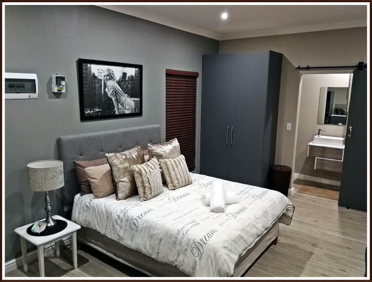 Studio 77 Langebaan Luaran gambar