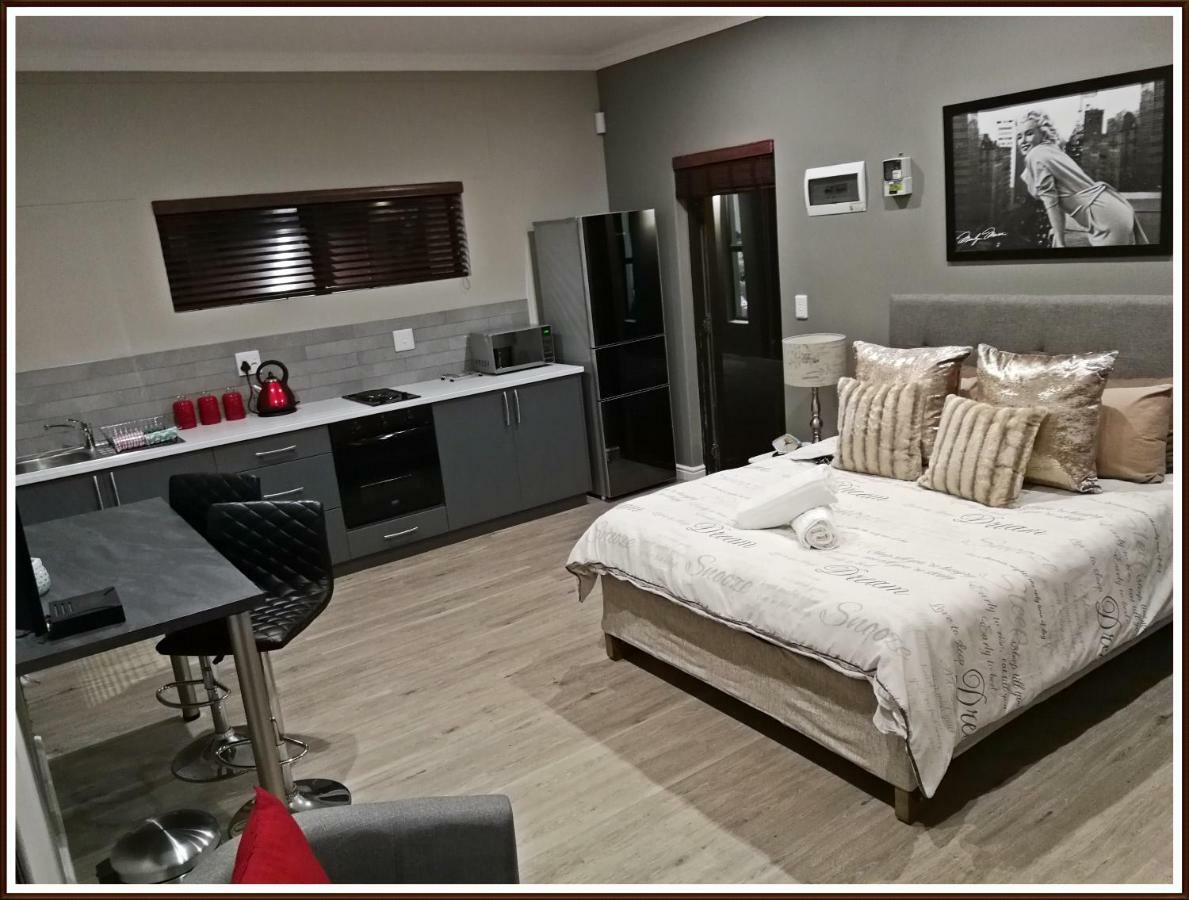 Studio 77 Langebaan Luaran gambar